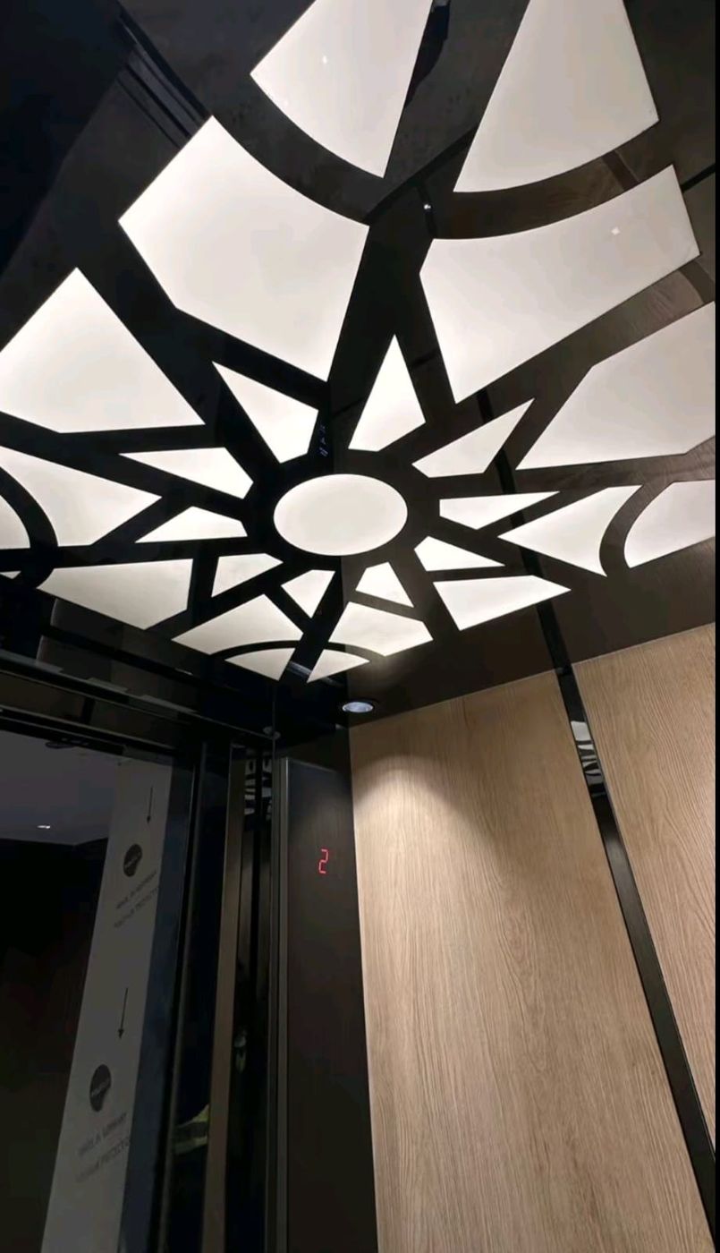 Plafond de cabine à motif étoilé — réalisation GELCO